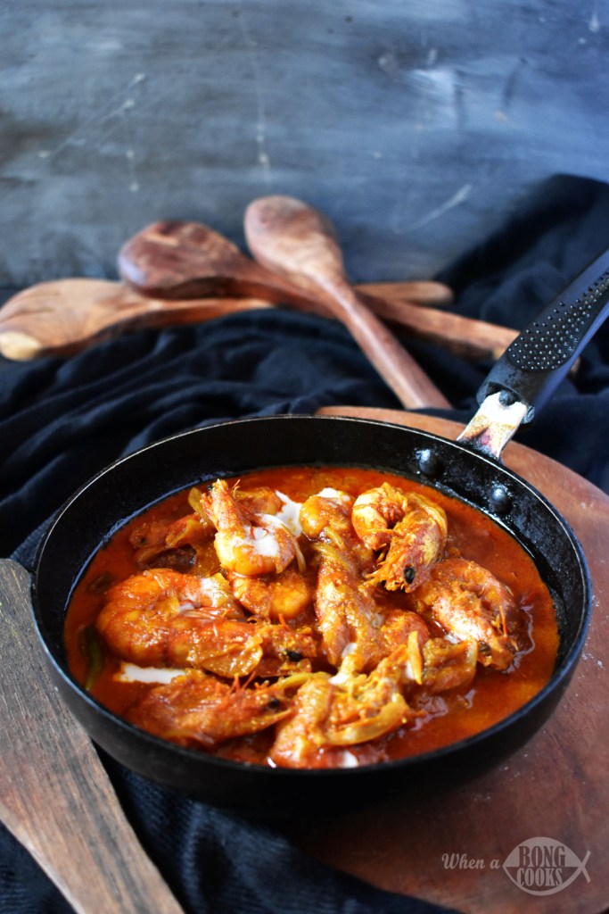 Chingri Macher Malaikari / Chingri Macher Malai Curry (Bengali Style Prawn with Coconut Milk)